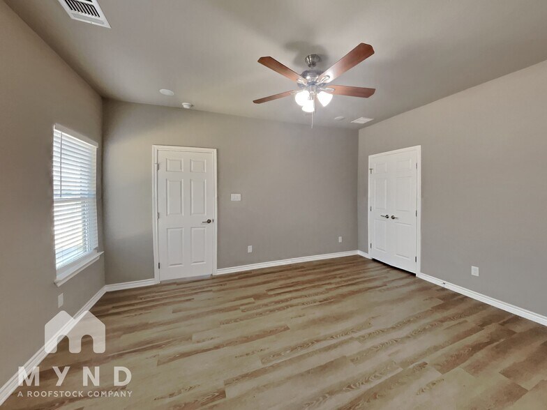 Building Photo - 5621 Van Horn Dr