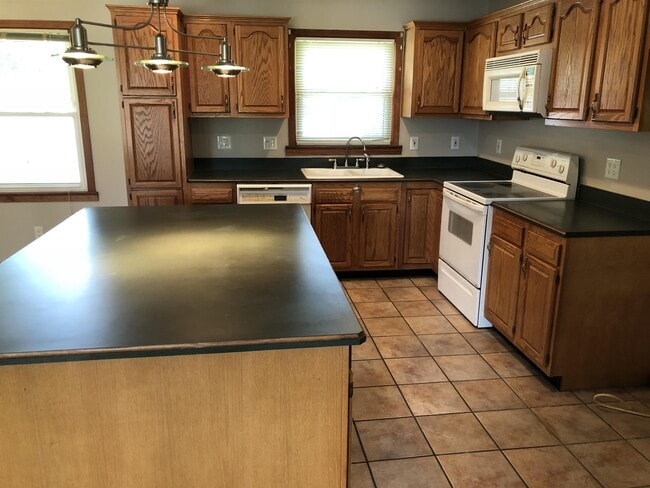 Building Photo - 5321 Juanita Ln