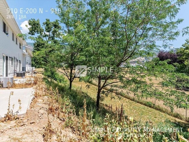 Building Photo - 910 E 200 N