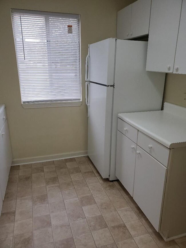 Building Photo - GROUND FLOOR 2 BEDROOM 2 BATH AT MYRTLE GR...