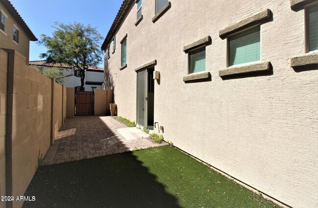 Building Photo - 3173 S Magnolia Ln