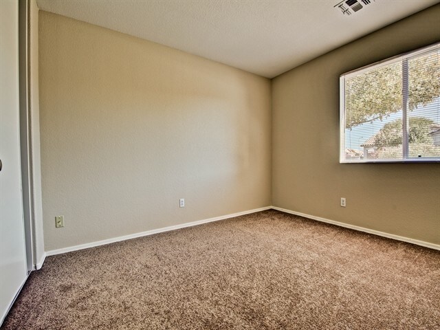 Building Photo - 2040 S 72nd Ln