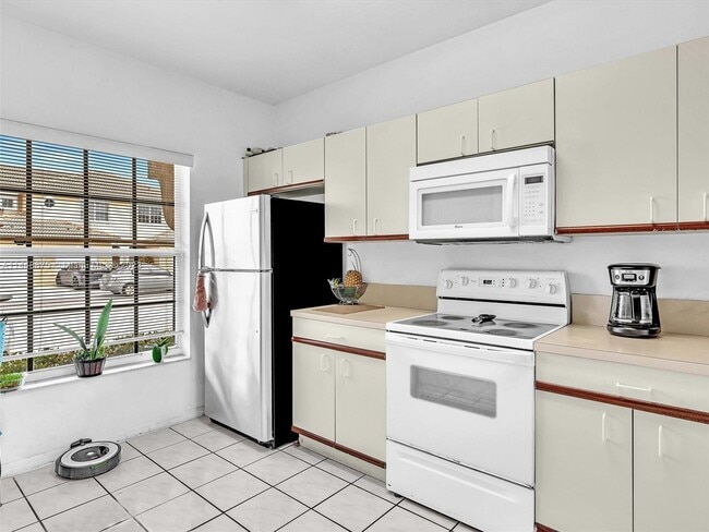 Building Photo - 326 SW 120th Ave