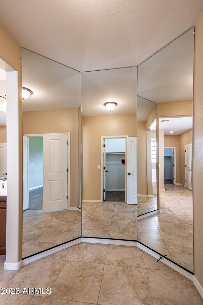 Building Photo - 18445 W Saguaro Ln