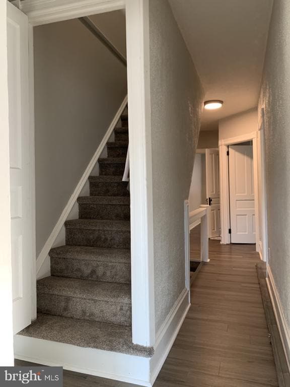 Building Photo - 512 3rd St