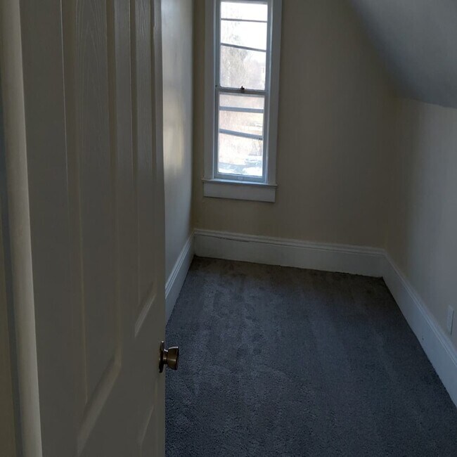 Building Photo - 1114 E 77th St