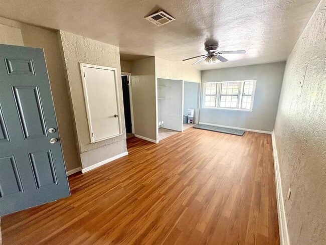 Building Photo - 6707 NW Compass Dr