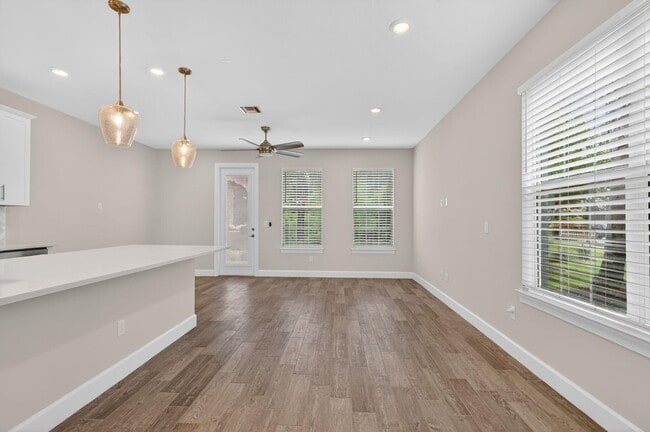 Building Photo - 1887 SE Ocean Cove Way