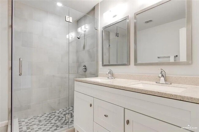 Building Photo - 10 San Esteban St