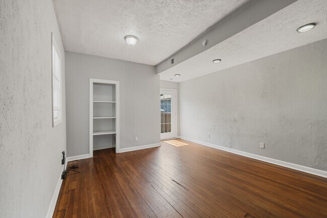 Building Photo - 3208 Dobson St