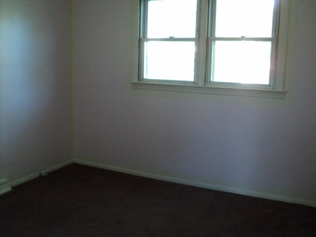 Building Photo - COZY AND CUTE 2 BEDROOM, 1 BATH HOME IN TAYLOR ------POLK