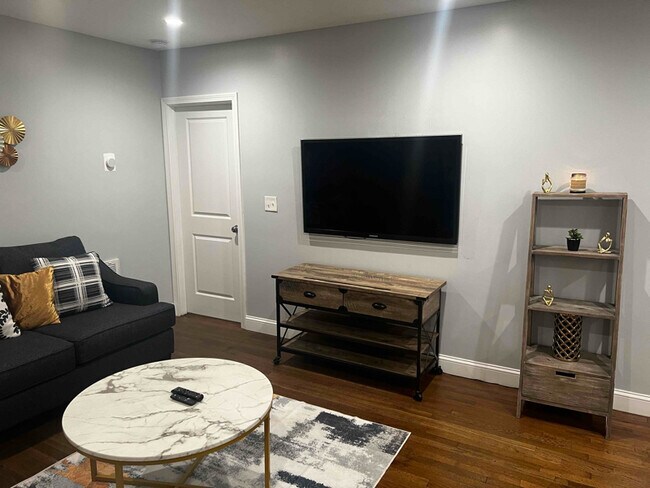 Building Photo - 2556 Main St