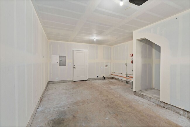 Building Photo - 6215 Parker Rd E
