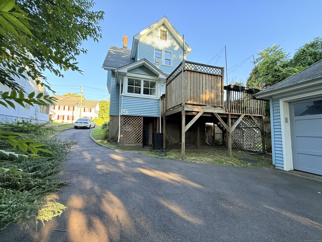 Building Photo - 54 Maple Ave