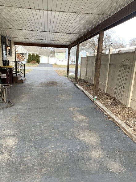 Building Photo - 15 Grounds Pl