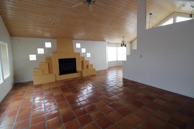 Building Photo - 7 Metate Dr