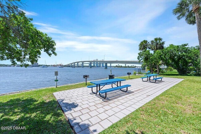 Building Photo - 411 N Halifax Ave