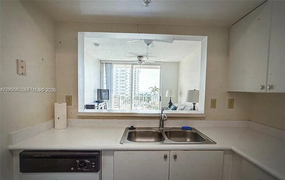 Building Photo - 3020 NE 32nd Ave