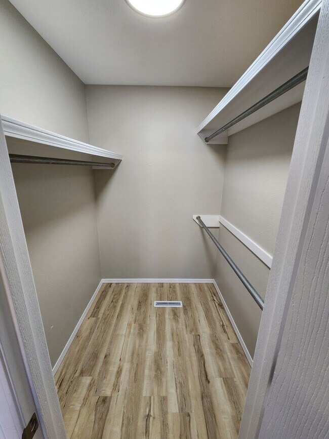 Building Photo - Spacious 2-Bedroom, 2-Bathroom Home AVAILABLE NOW!!