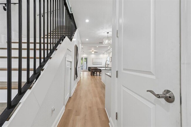 Building Photo - 2113 W Cass St