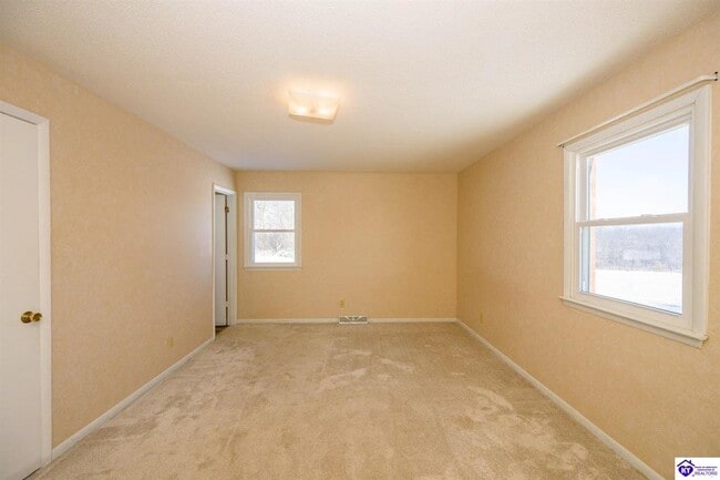 Building Photo - 237 Stratmoor Dr