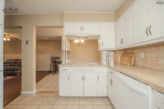 Building Photo - 5222 Jamaica Dr