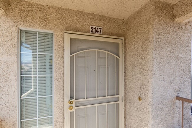 Building Photo - Upstairs 2 br unit in gated community with pool/spa/bbq area