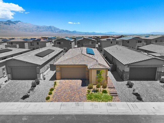 Building Photo - MULTI-GENERATIONAL New Build Home with En Suite In Skye Canyon!