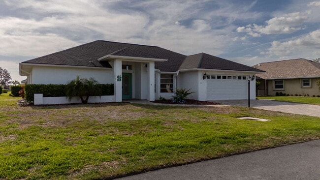 Building Photo - "Spacious 3-Bedroom Pool Home with 2 Baths & 2,075 Sq. Ft. of Comfort in Venice, FL!"