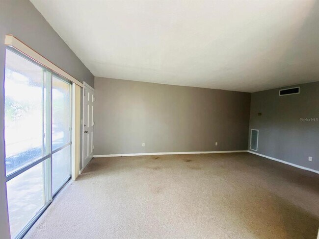 Building Photo - 305 E Dakin Ave
