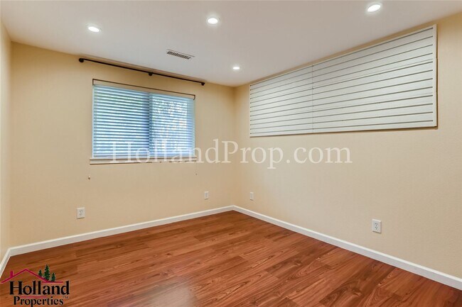 Building Photo - Gorgeous 3 Bedroom Home with SwimSpa Avail...