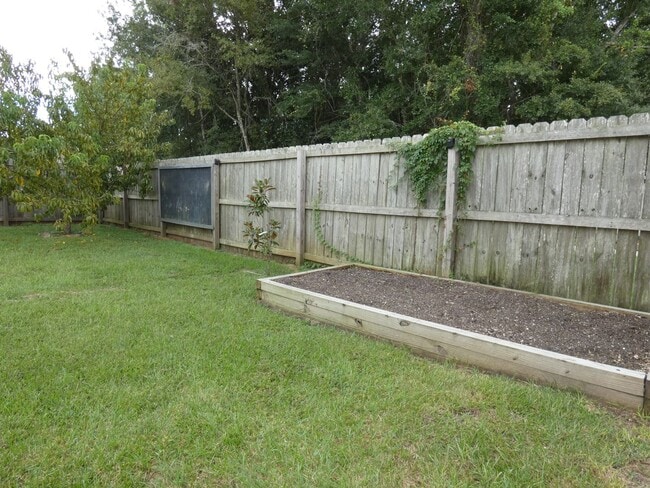 Building Photo - 5637 Peach Dr
