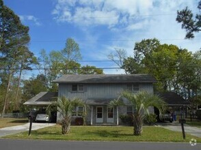 Building Photo - 2 bedroom townhome located one mile to the...