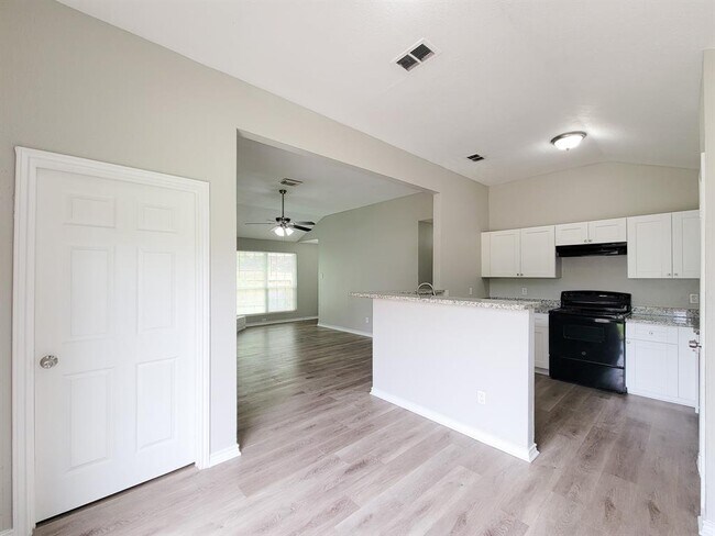 Building Photo - 15814 Murrelet Ct