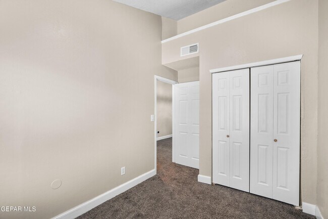 Building Photo - 450 Sunrise Hills Dr