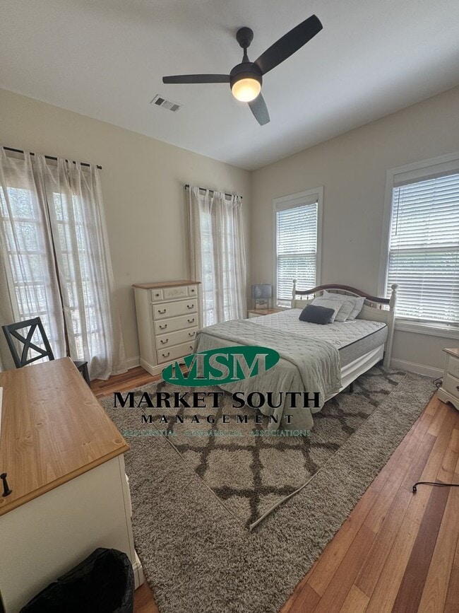 Building Photo - *REDUCED* FURNISHED RENTAL ON HENRY