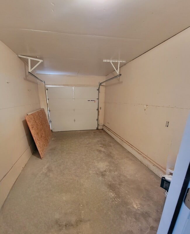 Building Photo - 307 Robins Dr