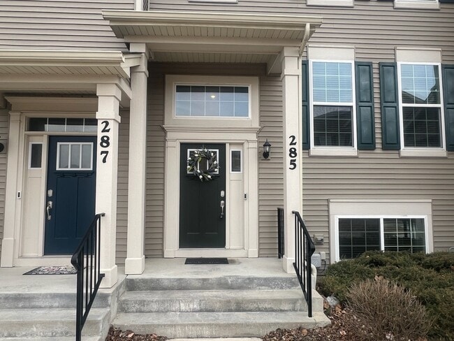 Building Photo - 285 Lakeshore Dr