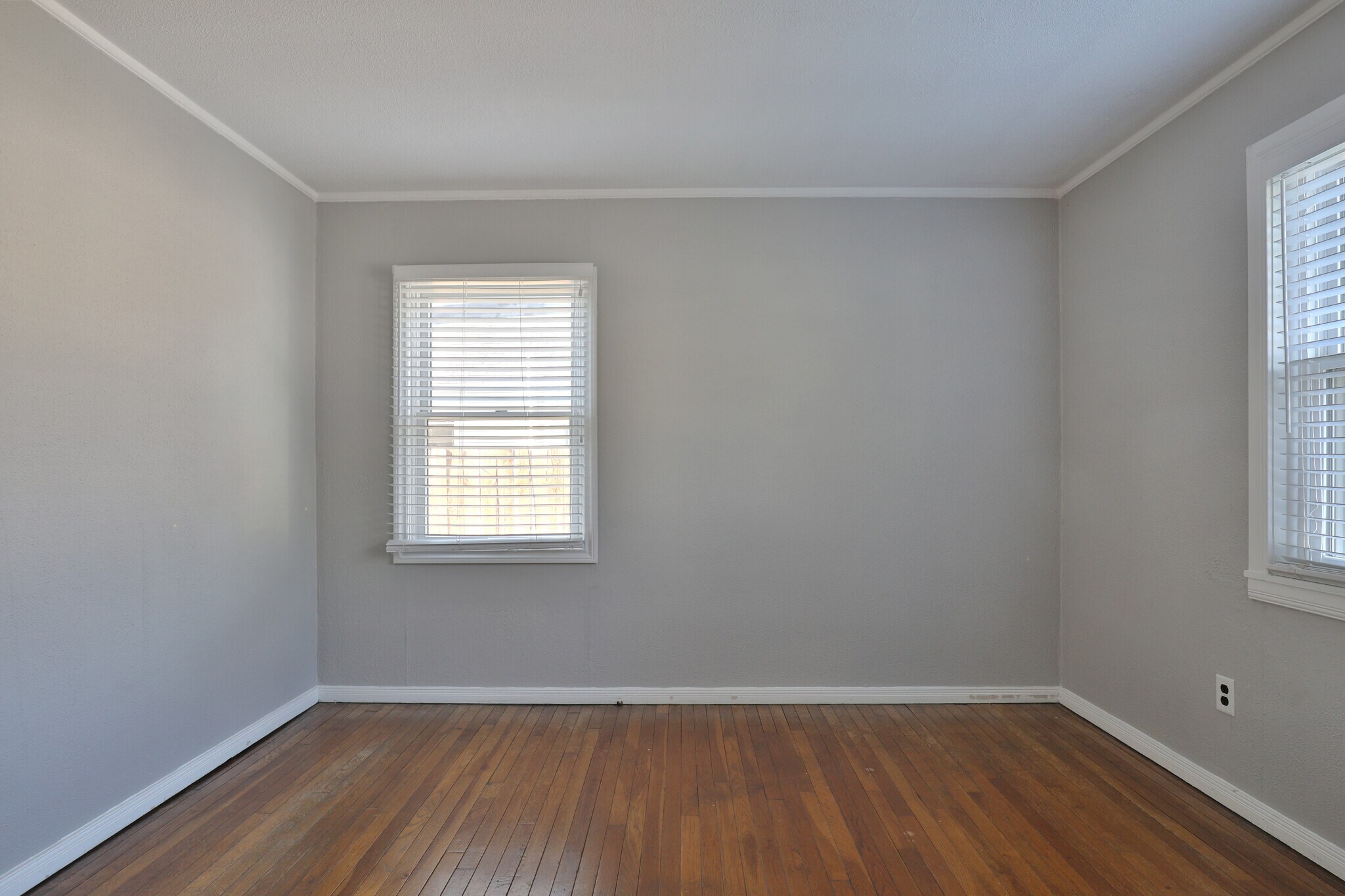 Building Photo - 5586 Emerson Ave