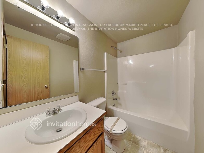 Building Photo - 14904 Woodland Ave E