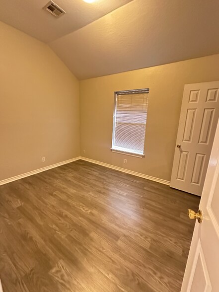 Building Photo - 412 McDonald Dr