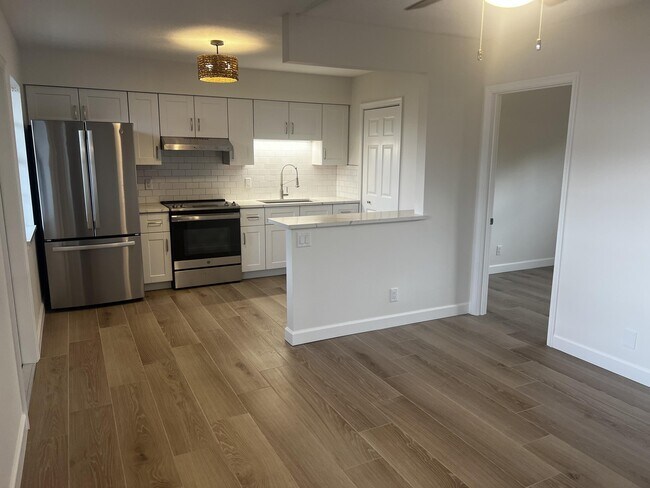 Building Photo - 609 NE 6th Ct