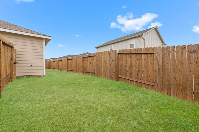 Building Photo - 102 Avalon Dr