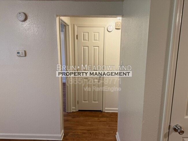 Building Photo - 436 E Red Bud Rd