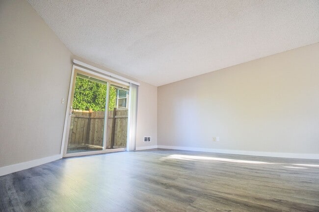 Building Photo - 2391 SE 152nd Ave