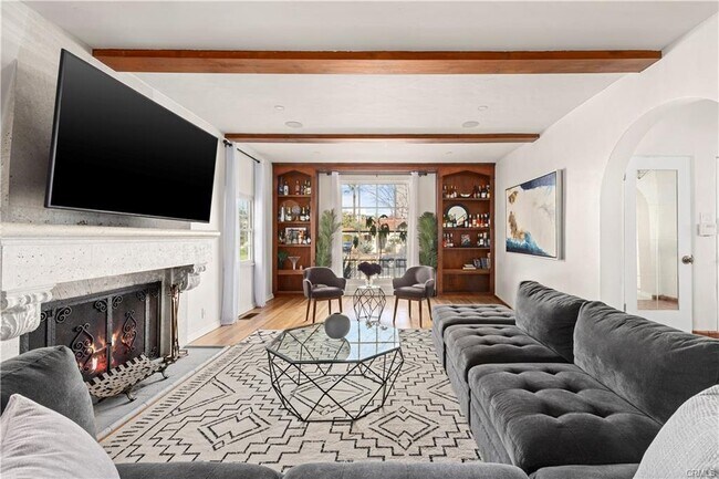 Building Photo - 6136 Barrows Dr
