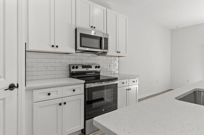 Building Photo - 548 Knapp St