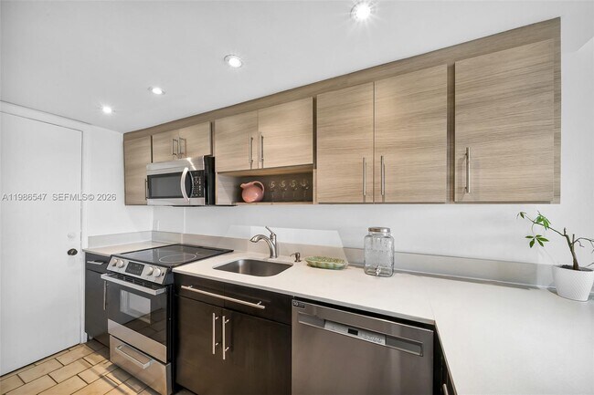 Building Photo - 555 Crandon Blvd