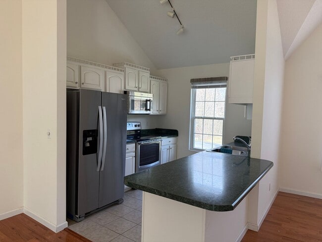 Building Photo - Beautiful Home behind ETSU and 5 minute drive to VAMC