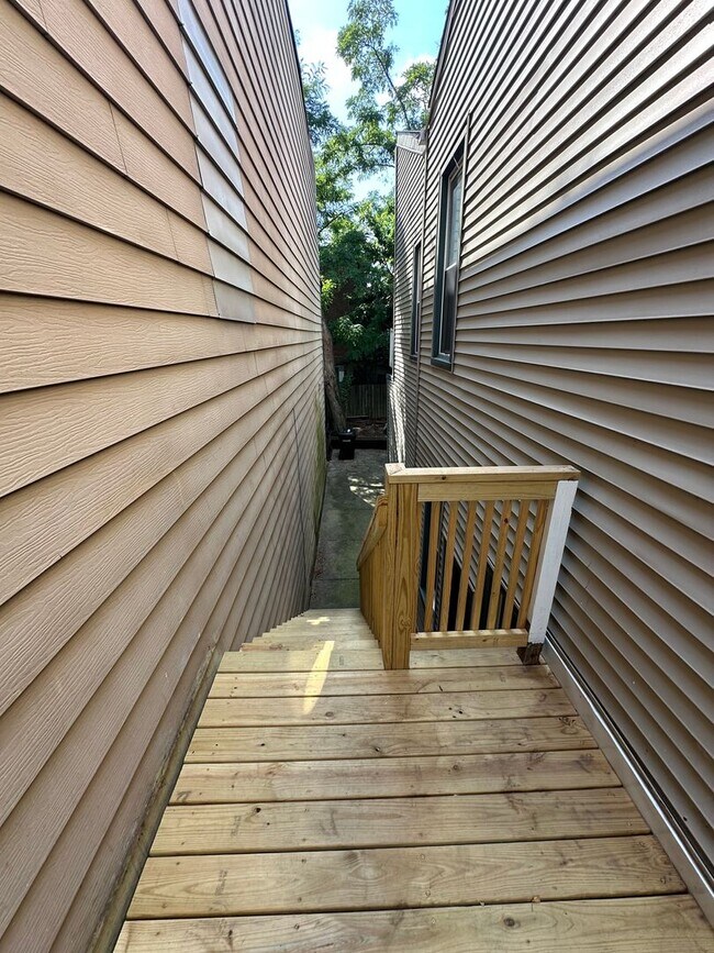 Building Photo - 1109 Belvedere St